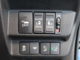 運転席からも操作できる両側パワースライドドア付きです。