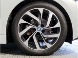 【BMWアロイホイル】軽量かつ強度に拘ったアロイホイル。走行性能ポテンシャルを引き出す設計。車の足元を引き締めてくれる大きなポイントはアロイホイルです。