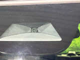 【ホンダセンシング】走行中に前方の車両等を認識し、衝突しそうな時は警報とブレーキで衝突回避と被害軽減をアシスト。より安全にドライブをお楽しみいただけます。