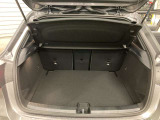 ゆったりとしたトランクルームでございます。たくさんのお荷物の車載が可能でございます。