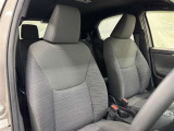 高いホールド性で運転姿勢が安定します。長距離ドライブでも疲れにくいのが魅力です。