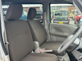 【フロントシート】見晴らしのいい前席なので狭い路地も運転がしやすいですよ◎