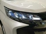 LEDヘッドライトです。デザイン性がよくとても明るいので、夜間の走行や悪天候でも安心です。しかも長寿命!