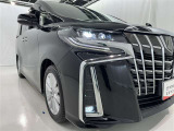 フォグランプ装着車です。暗い夜道の車両前方を明るく照らします