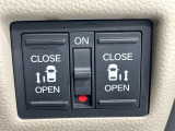 【両側パワースライドドア】スマートキーや運転席のスイッチで後席両側スライドドアの開閉が可能♪電動だから力を入れてドアを開ける必要が無く、小さなお子様でも簡単に開け閉めでき快適です♪