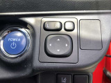 電動格納式ドアミラー付き。 狭い駐車場へ停めた時に、ボタン1つで左右のミラーをたたむ事ができます。
