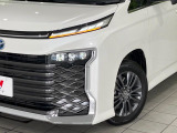 【LEDヘッドライト】悪天候や夜間走行時も良好な視界を確保し安心して運転できる高輝度LEDヘッドライトを装備!点灯速度が早く、消費電力も抑えられています。