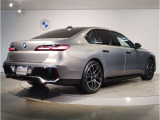 BMWのダイナミック且つエモーショナルなスタイルを印象付けるキャラクターライン(プレスライン)眺めているだけで溜め息の出る美しさです☆