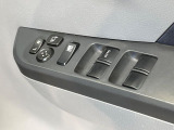 【電動格納ミラー】サイドミラーは電動格納式となっており、狭い駐車場でもキズがつくリスクを抑えられます。