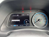 左側はディスプレイになっています。運転に役立つ様々な情報を表示可能です!