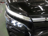 闇を切り裂く閃光。BiBeamLEDヘッドランプが付いています。