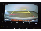 バックモニター付き。 車両後方の映像が画面に表示されるので、車庫入れが苦手な人も安心です。ただし、目視確認もお忘れなくお願いいたします。