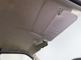 サンバイザーには駐車券等を挟んで簡易的保管することが可能です◎