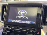 【メーカー純正9型ナビ】インテリアに溶け込むスタイリッシュな「専用設計」メーカーナビを装備♪視認性や操作性など基本性能にも優れ、より上質なカーライフをお楽しみいただけます。