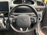 【純正革巻きステアリング】上質な革を使用することで、手にしっかり馴染みとても運転しやすいハンドルです♪
