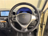 ステアリングスイッチ搭載!手を離さずに手元のスイッチでさまざまな操作が可能。運転中、視線をそらさなくても操作ができて安全です!