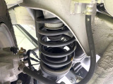 お車を安心してお乗りいただく為には、足回りの定期点検が欠かせません。サービスサポート(有償保証)では無料点検もご提供しており、安心のカーライフをお過ごしいただけるサポート体制が整っています。
