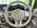 インテリアに合わせたデザインのステアリングは、運転される方のことも考え、運転しやすい形状、大きさです。是非一度、実際に触ってお確かめください。