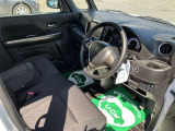 高いホールド性で運転姿勢が安定します。長距離ドライブでも疲れにくいのが魅力です。快適なドライビングライフをお送りください♪