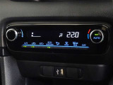 車内を快適に、オートエアコンを装備しています。