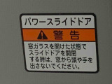 見た目が大事!な外装はぴかっとキレイに磨いており、経年のくすみもよみがえっております。ヘッドライトやドア周辺を磨く際にはマスキングテープを使用して保護しながら丁寧に作業をしております。
