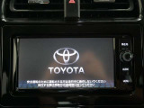 純正ナビを装備。タッチパネル式で使いやすく、お出かけもラクラクです。