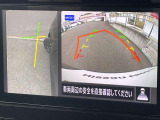 サイドブラインドモニターは「死角」となる左フロントタイヤ周りを映すので幅寄せや狭い道での運転に役立ちます!