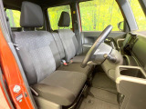 運転席シート廻りは使用感も少なく、良好な状態となっています。丁寧に使われていたことがよくわかりますね。