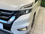 【LEDヘッドライト】悪天候や夜間走行時も良好な視界を確保し安心して運転できる高輝度LEDヘッドライトを装備!点灯速度が早く、消費電力も抑えられています。