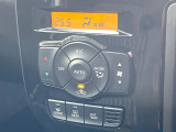 【オートエアコン】一度お好みの温度に設定すれば、車内の温度を検知し風量や温度を自動で調整。暑い&hellip;寒い&hellip;と何度もスイッチ操作をする必要はありません。快適な車内空間には必須の機能ですね♪
