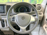 インテリアに合わせたデザインのステアリングは、運転される方のことも考え、運転しやすい形状、大きさです。是非一度、実際に触ってお確かめください。