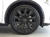 R6年式夏タイヤ235/45R21ミシュラン製です。