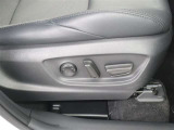 パワーシート搭載。微妙な調整が手軽にでき、ピッタリのポジションで運転することが可能です。