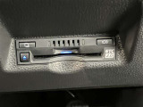 高速道路で便利な【ETC2.0】を装備しています。光ビーコン搭載で渋滞情報などナビゲーションと連動することで機能も充実いたします。他、観光施設に立ち寄るための高速料金割引サービス等もございます。