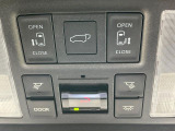 【両側パワースライドドア】スマートキーや運転席のスイッチで後席両側スライドドアの開閉が可能♪電動だから力を入れてドアを開ける必要が無く、小さなお子様でも簡単に開け閉めでき快適です♪