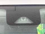 【トヨタセーフティセンス】走行中に前方の車両等を認識し、衝突しそうな時は警報とブレーキで衝突回避と被害軽減をアシスト。より安全にドライブをお楽しみいただけます。