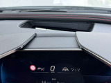 【オプション】ヘッドアップディスプレイ(フロントウィンドに運転に必要な情報が映し出されます)