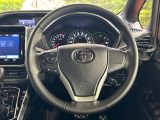 【純正革巻きステアリング】上質な革を使用することで、手にしっかり馴染みとても運転しやすいハンドルです♪