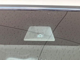 【ホンダセンシング】走行中に前方の車両等を認識し、衝突しそうな時は警報とブレーキで衝突回避と被害軽減をアシスト。より安全にドライブをお楽しみいただけます。
