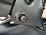 【電動コラム】シートメモリーと合わせて使用すると複数人運転する場合は、お好きなポジションを記憶する事ができます。細かな調節も可能なため、ストレスなく運転が出来ます。