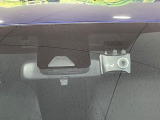 【トヨタセーフティセンス】走行中に前方の車両等を認識し、衝突しそうな時は警報とブレーキで衝突回避と被害軽減をアシスト。より安全にドライブをお楽しみいただけます。