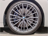 BMW純正アルミホイールです。納車時にはアルミホイールコーティングも承っております!是非ご検討下さいませ。