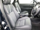 高いホールド性で運転姿勢が安定します。長距離ドライブでも疲れにくいのが魅力です。快適なドライビングライフをお送りください♪