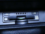 高速道路を賢く使うETC2.0装備です。高速道路とクルマが情報を連携して渋滞の迂回ルートや災害時の適切な誘導をしてくれたりします。