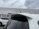 純正リヤスポイラーが付いてカッコいいです