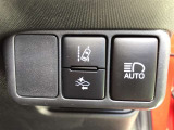 【TOYOTA SAFETY SENSE】 走行中に前方の車両等を認識し、衝突の可能性が有る時は警報音とブレーキで衝突回避と被害軽減をアシストしてくれます。安心してドライブをお楽しみいただけますね。