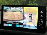 【マルチビューカメラシステム】専用のカメラにより、上から見下ろしたような視点で360度クルマの周囲を確認することができます☆死角部分も確認しやすく、狭い場所での切り返しや駐車もスムーズに行えます。