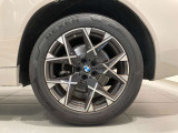 BMWの純正アロイホイールは軽量かつ強度にも優れているホイールで走行性能を引き上げる設計になっております。足元にもBMWは妥協がなくこだわっている個所になります。