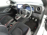 シンプルで使いやすいデザインの運転席です。