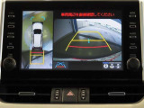 車両を上から見たような映像を映し出すパノラミックビューモニター付きです。